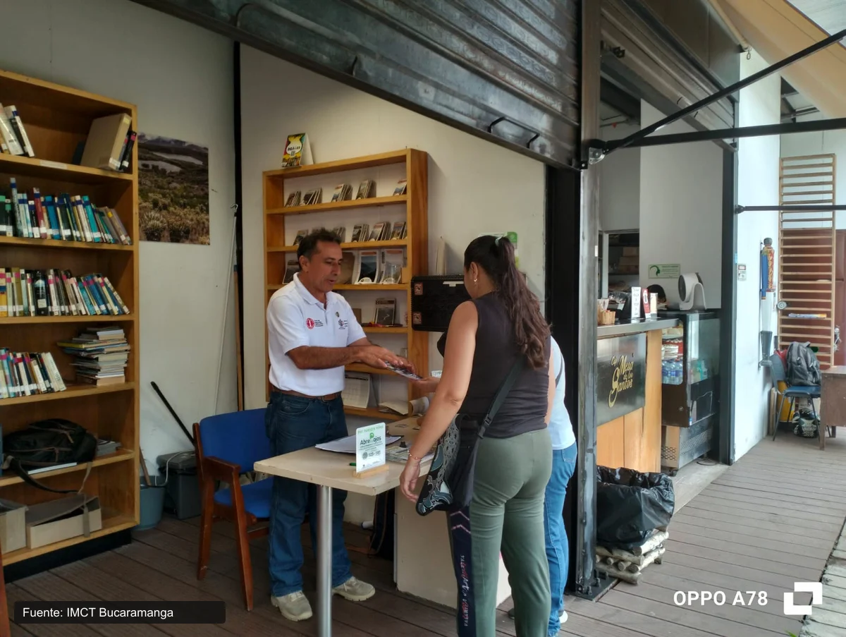 Patio de los Edecanes · Punto de Lectura